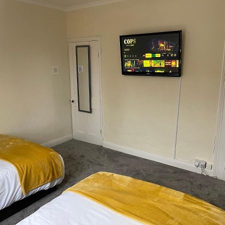 3 Bedrooms Comfortable Home With Jacuzzi Hot Tub Sleeps 10 Лестър Екстериор снимка